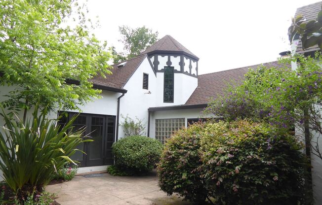 BEAUTIFUL THREE BED / THREE BATH CLASSIC ENGLISH TUDOR IN SAN ANSELMO WITH A POOL