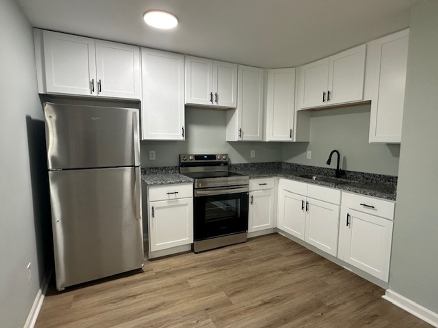 2 beds, 1 bath, 800 sqft, $1,175, Unit E1