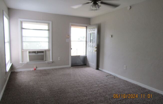 3 beds, 1 bath, $750