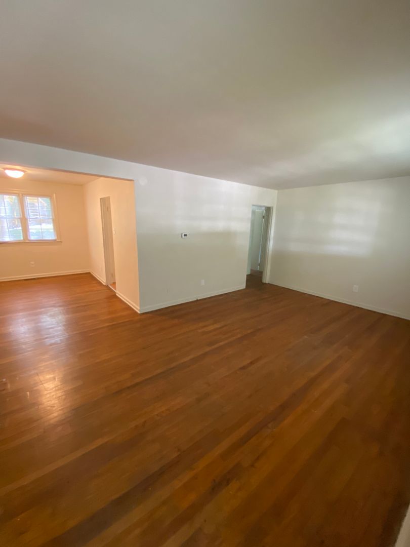 1092 Nichols Drive ~ 2 Bedrom / 1 Bathroom ~ Cameron Village ~ Newly Renovated Kitchen and Bathroom