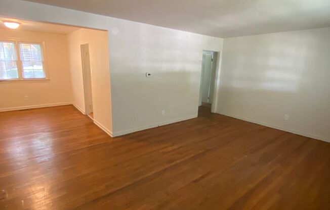 1092 Nichols Drive ~ 2 Bedrom / 1 Bathroom ~ Cameron Village ~ Newly Renovated Kitchen and Bathroom