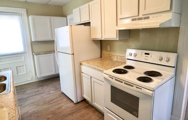 Great 2nd floor apt next to Greensboro College and convenient to downtown!