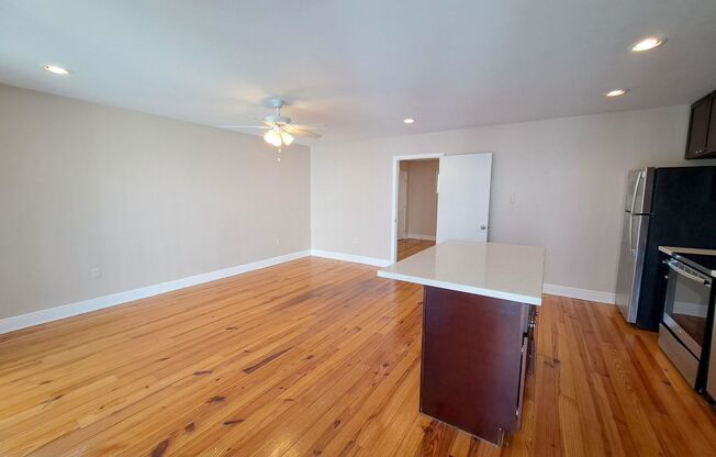 1 bed, 1 bath, 675 sqft, $1,395, Unit 3921-2