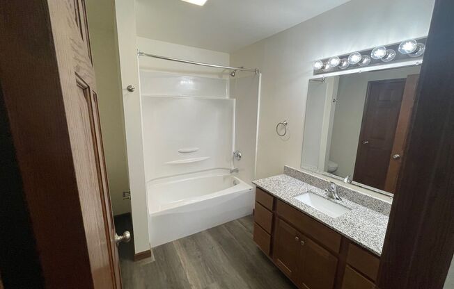 2 beds, 2 baths, 1,040 sqft, $1,595, Unit 3148-205