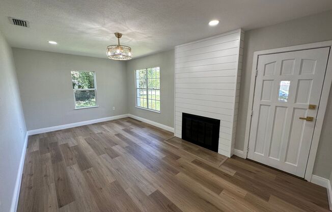 Beautiful 2 bedroom 1 bathroom newly remodeled home