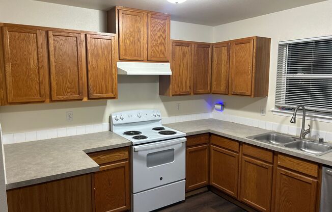 3 Bed, 2 Bath Single-Story House w/2-car garage in Auburn's Lea Hill Neighborhood, $3,055/mo