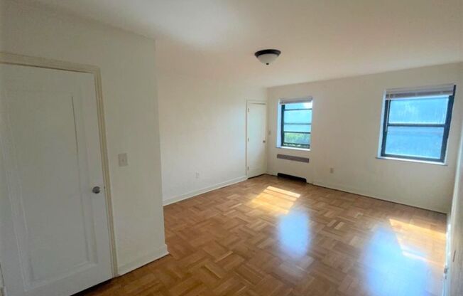 2 beds, 1 bath, 867 sqft, $1,100, Unit 307