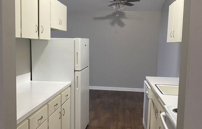 2 beds, 1 bath, $1,695, Unit 1 - 410