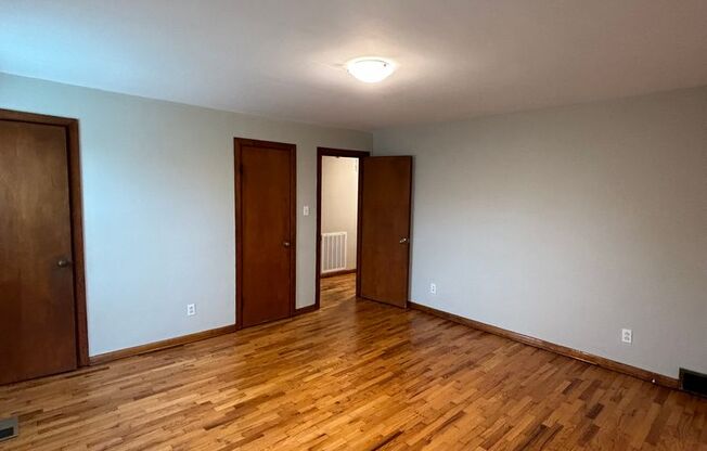 3 beds, 1 bath, $2,000