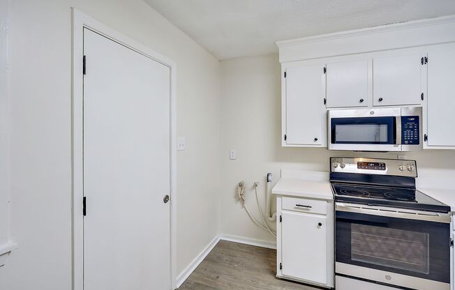 2 beds, 1 bath, $1,175, Unit #10