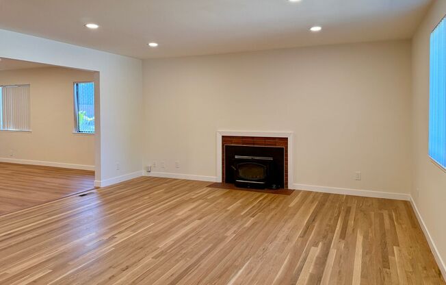 Bright and Spacious 4 Bedroom, 2 Bath Single Family House in Willow Glen