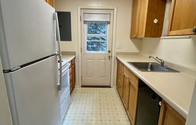 1 bed, 1 bath, 550 sqft, $1,595, Unit 4740-A