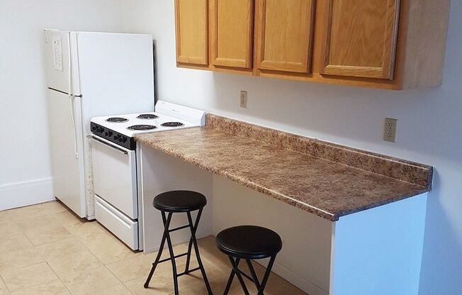 2 beds, 1 bath, $1,000, Unit 1 A