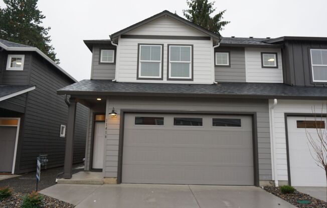 LIKE NEW End Unit Prairie Townhome for Lease - 11416 NE 127th Ct