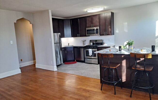 2 beds, 1 bath, 902 sqft, $2,183, Unit 110B