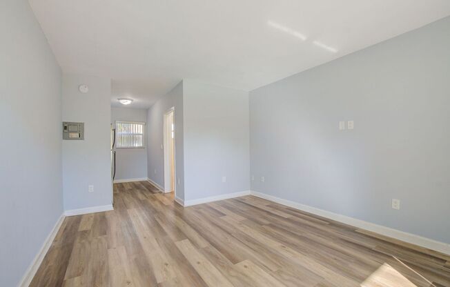 Studio, 1 bath, 420 sqft, $1,525, Unit 214