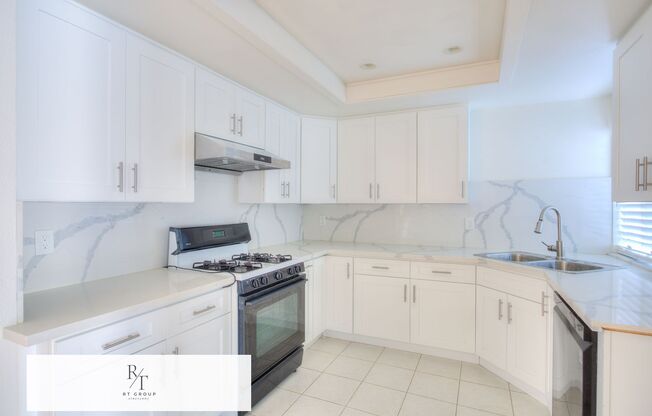 Bright 3-Bedroom Townhome with Private Patio & Community Amenities in Hacienda Heights !