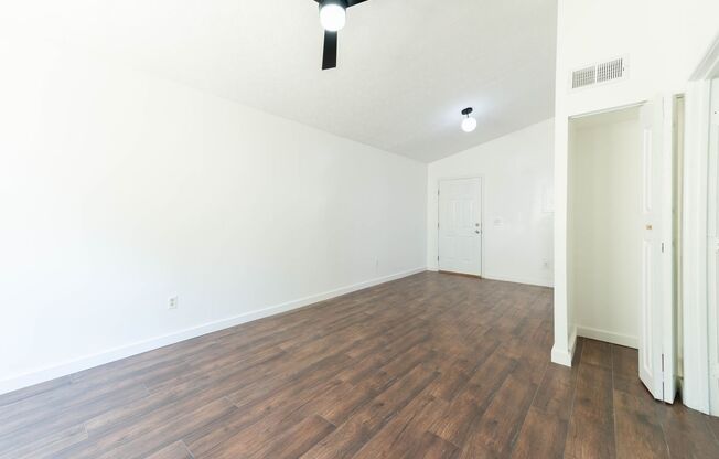 1 bed, 1 bath, 600 sqft, $980, Unit 15