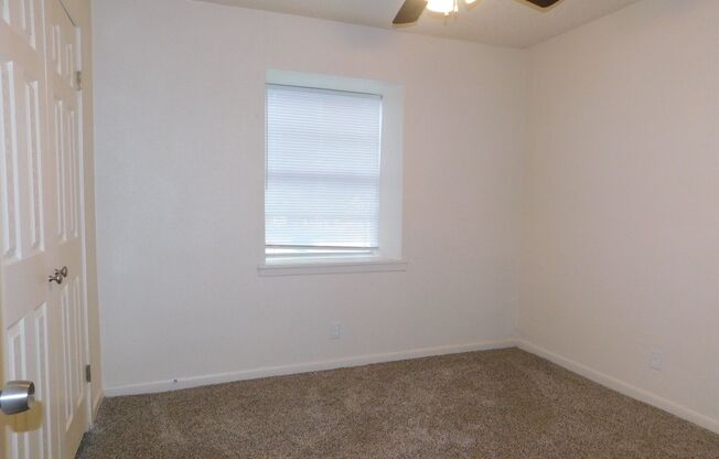 2 beds, 1 bath, 710 sqft, $850, Unit 2100 2