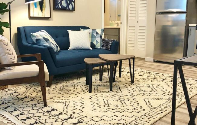 LOCATION LOCATION LOCATION! 2ND FLR Modern Living in S. Tacoma!