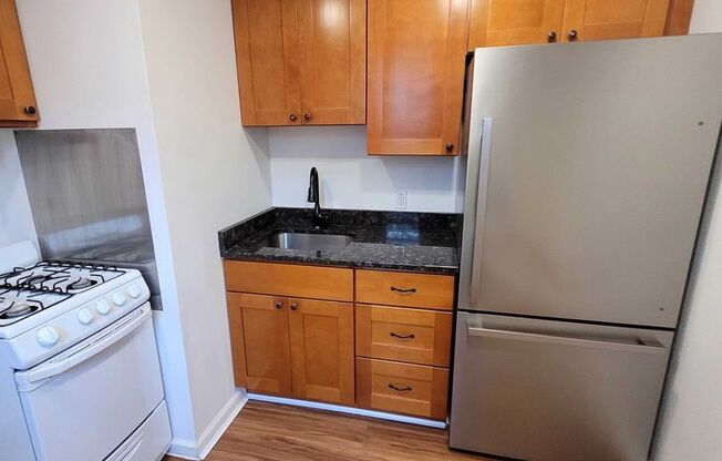 1 bed, 1 bath, 550 sqft, $1,150, Unit Unit 4