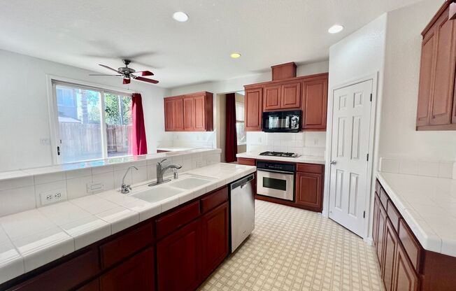 Lovely 5 Bedroom 3 Bath Home in Oakley