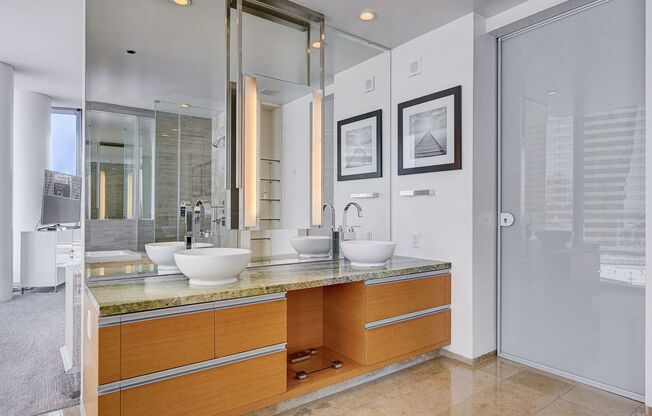 2 beds, 2 baths, $4,400, Unit # 802