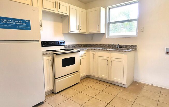 2BR / 1 BA Riverside Upstairs Apartment w/ Off-street Parking
