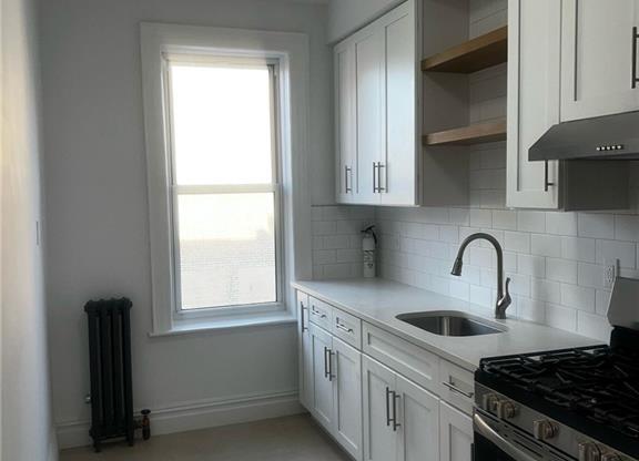 157 E 32 ST