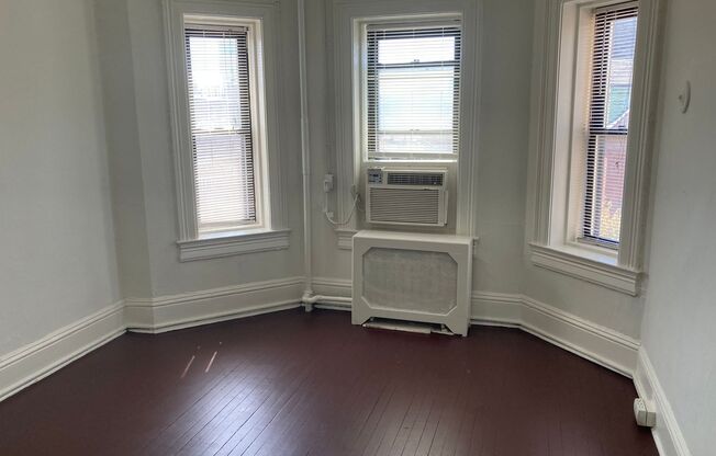 3 beds, 1 bath, 1,225 sqft, $2,199, Unit 1301-43