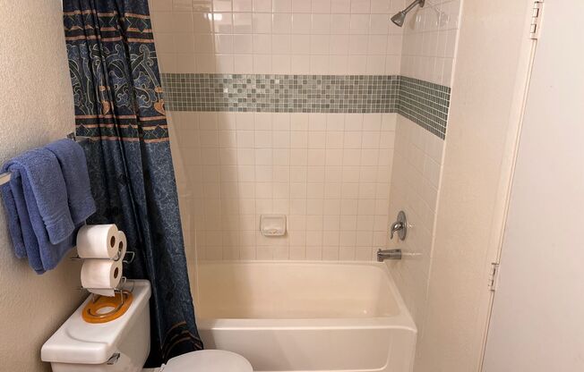 2 beds, 2 baths, $2,100, Unit # 2158