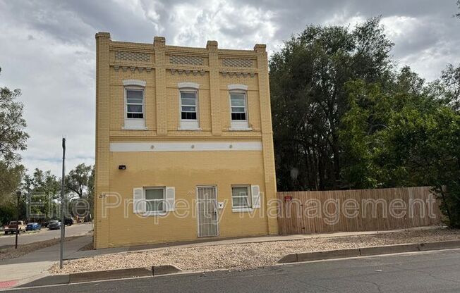 200 W ARROYO AVE