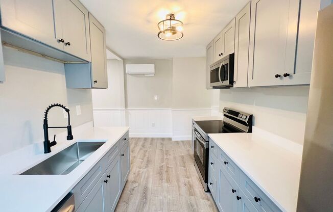 NEWLY RENOVATED PENTHOUSE UNIT WITH PARKING AND STORAGE!