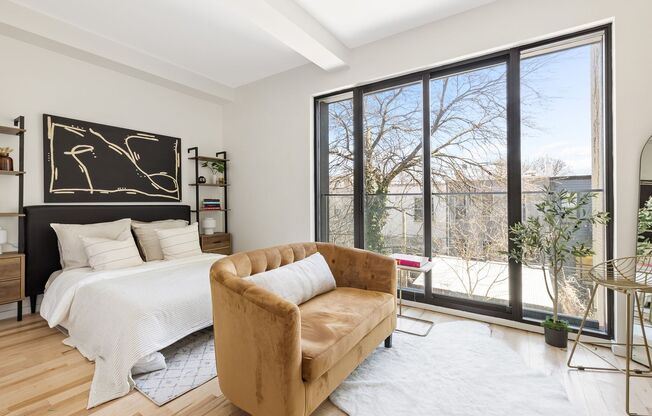 1064 HANCOCK ST