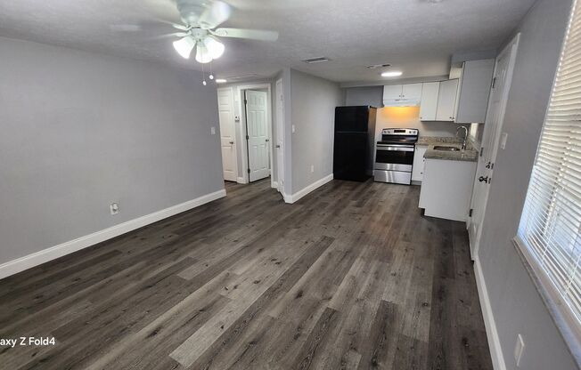 2 beds, 1 bath, 900 sqft, $1,495, Unit 8011