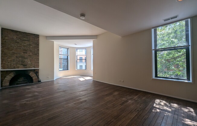 2900 N Broadway St , 604-2
