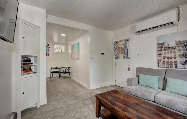 2 beds, 1 bath, $2,400