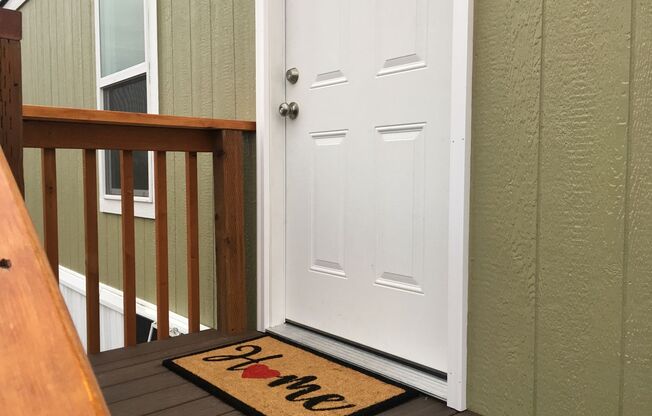 Nice Apartment in North Pointe! No one living above you, below you, or sharing walls beside you!  Peace..