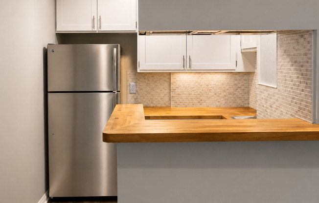 2 beds, 1 bath, 700 sqft, $2,095, Unit 110