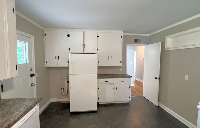 3 beds, 1 bath, $1,135