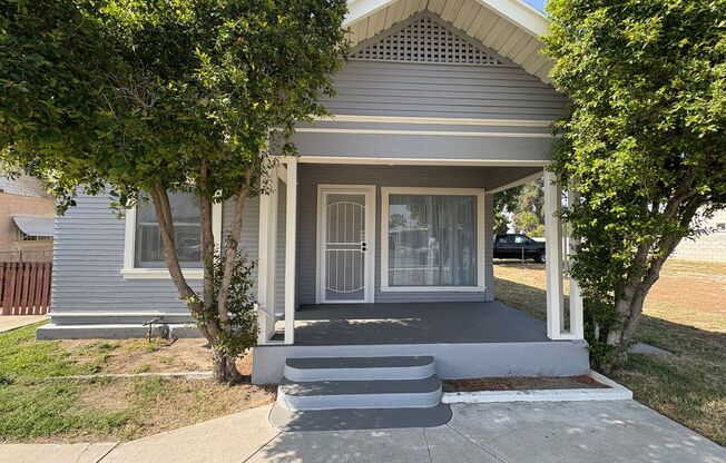 Gorgeous 4 bedroom with HUGE Lot in Colton. Must see!