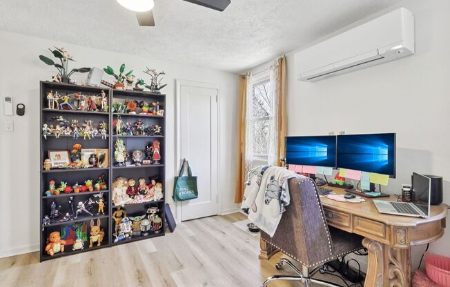 2 beds, 1 bath, 900 sqft, $1,225, Unit 136
