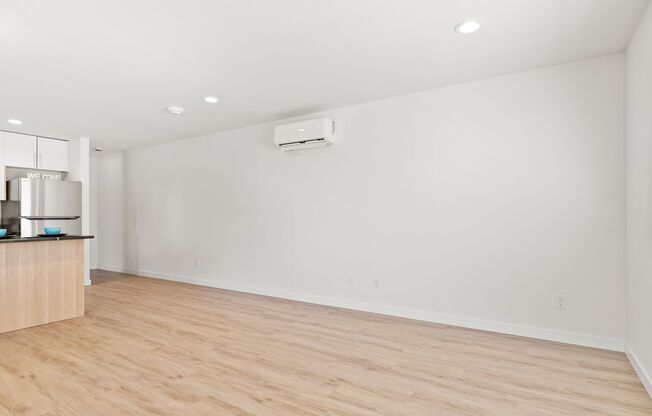 1 bed, 1 bath, 650 sqft, $1,200, Unit 1919 F