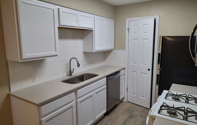 2 beds, 1 bath, $1,895, Unit UNIT B