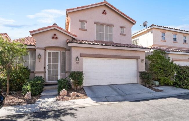 Silverado Ranch: Bright, Open Concept 3/2/2 Home with Downstairs Bedroom & Full Bath, Community Pool