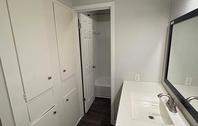 2 beds, 2 baths, 931 sqft, $1,225, Unit 02-0208