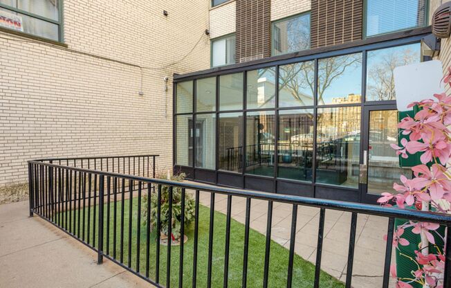 2 beds, 2 baths, 664 sqft, $2,300, Unit 401