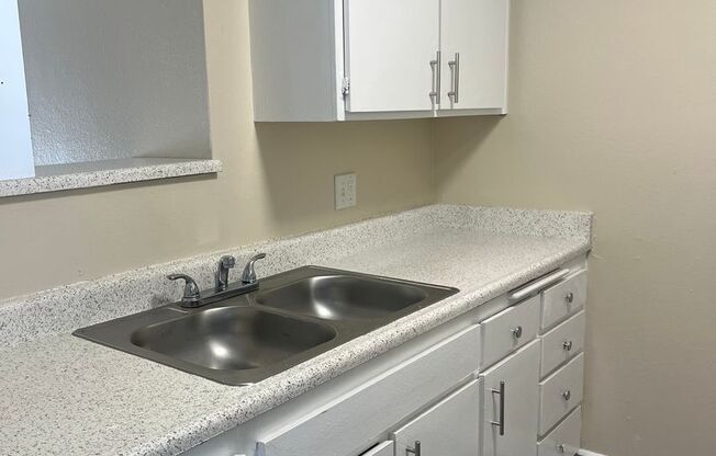 2 beds, 1 bath, 896 sqft, $1,895, Unit 101