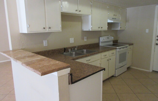 2 beds, 2 baths, $1,600