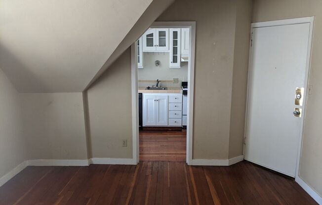 1 bed, 1 bath, $1,800, Unit 4